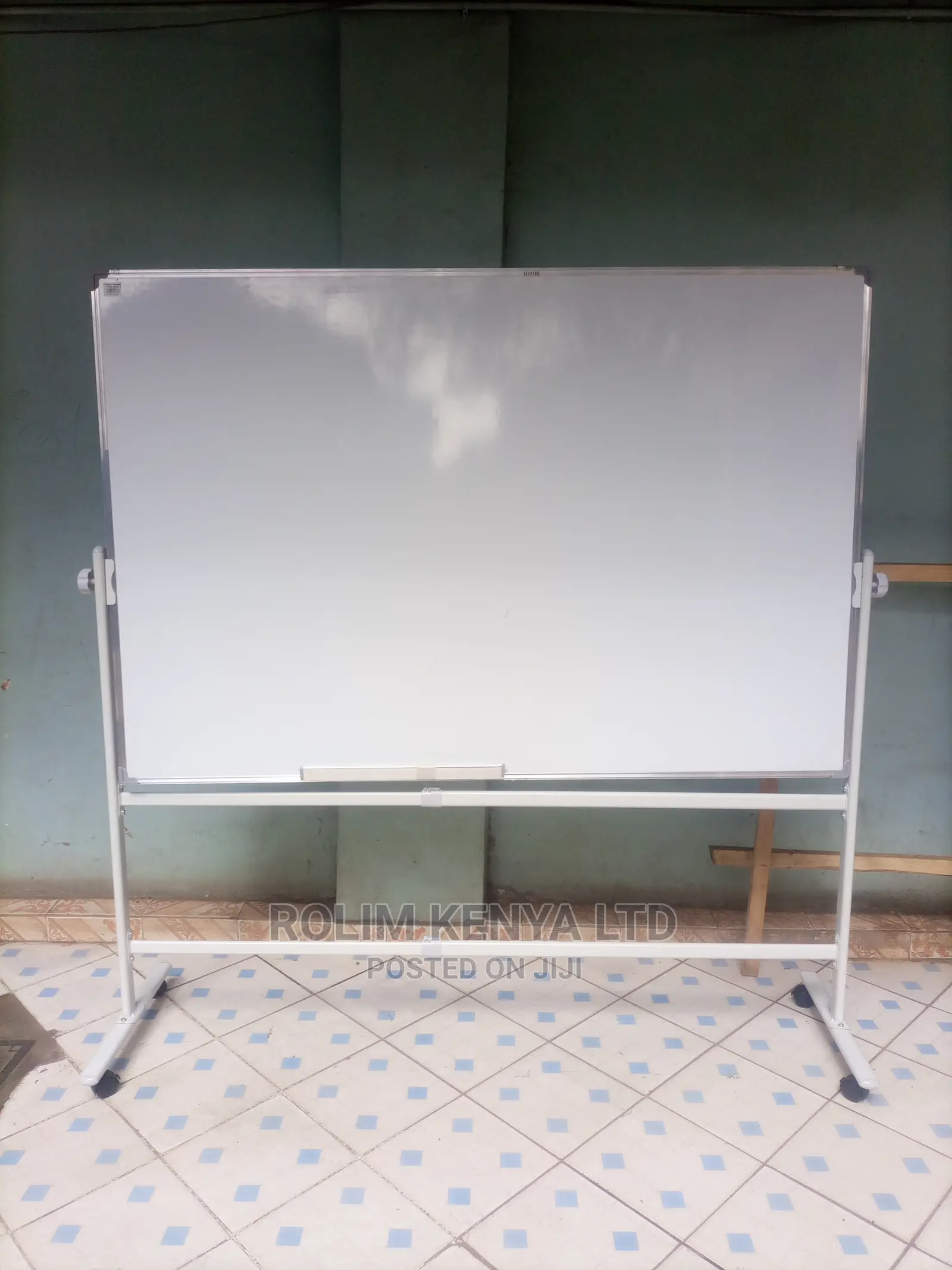 White Board With Wheeled Stand 6ft X 4ft for Office in Nairobi Central