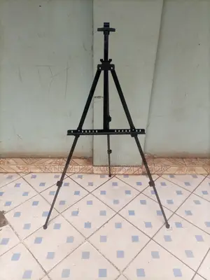 Adjustable Height Tripod Stand