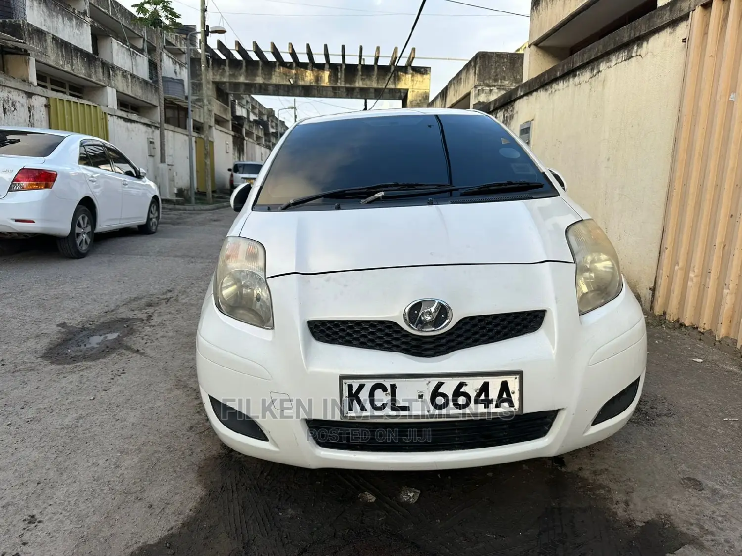 Toyota Vitz 1.3 FWD 5dr 2009 White
