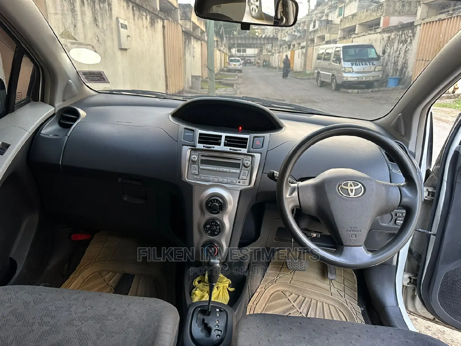 Toyota Vitz 1.3 FWD 5dr 2009 White