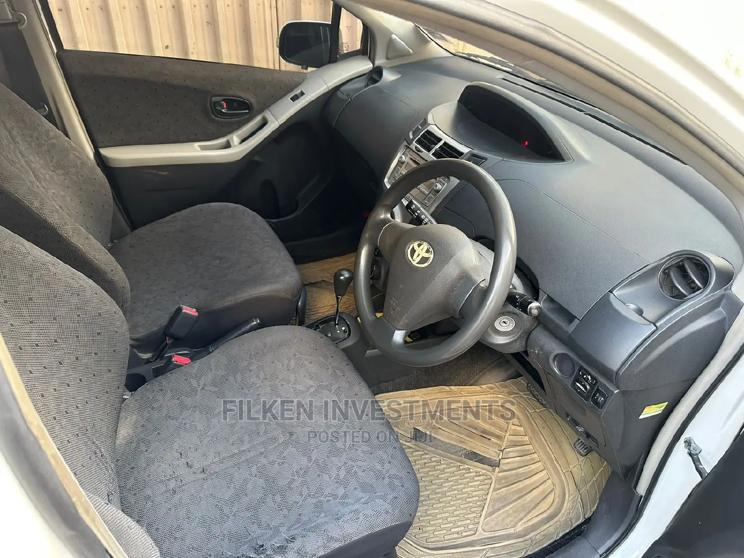 Toyota Vitz 1.3 FWD 5dr 2009 White