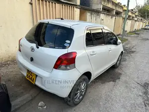 Toyota Vitz 1.3 FWD 5dr 2009 White