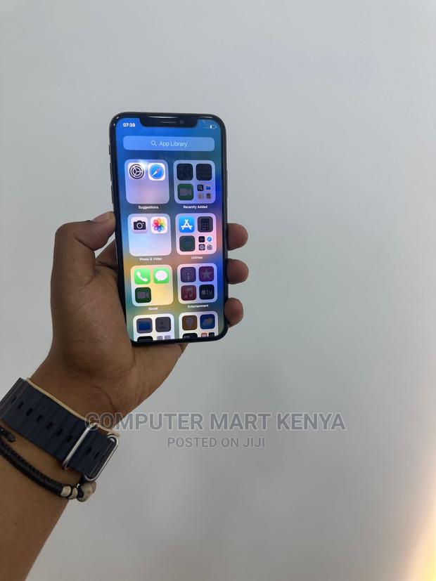 Apple iPhone X 64 GB Black - main view