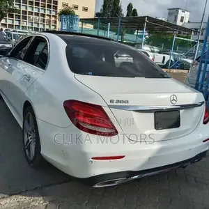 Mercedes-Benz E200 2016 Pearl