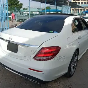 Mercedes-Benz E200 2016 Pearl