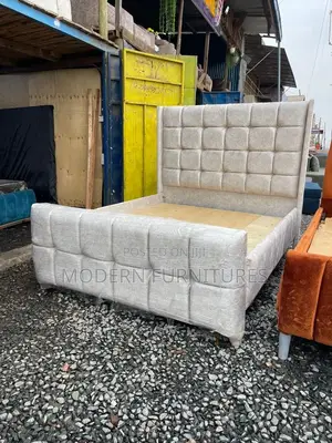 5/6 Tufted Bed