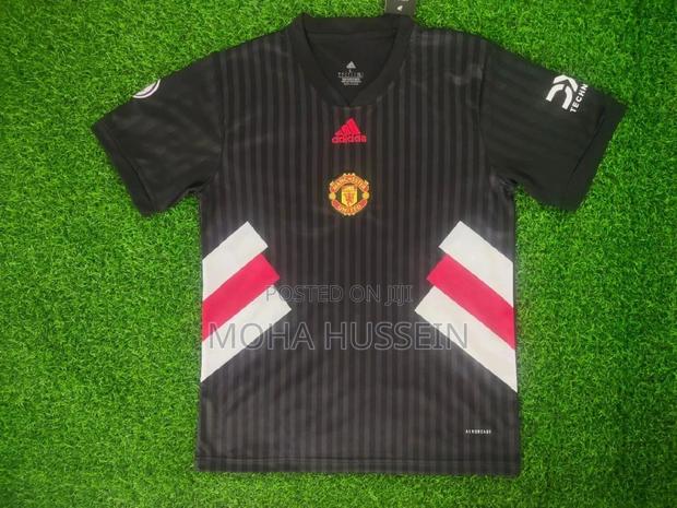 Manchester United Jerseys - thumbnail 3