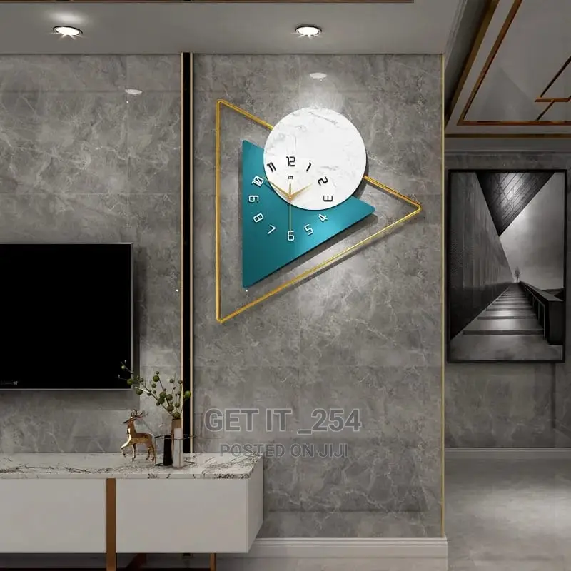 Triangular Clock With White Round Part