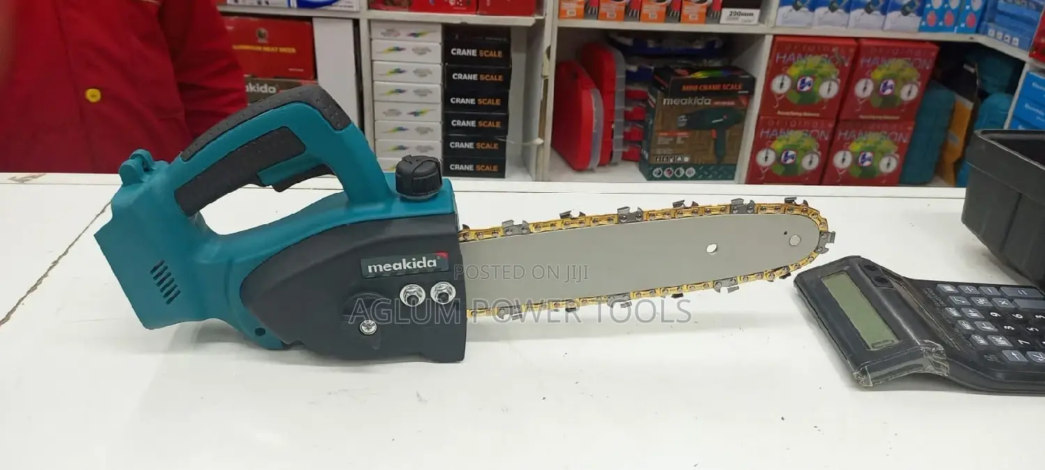 Cordless Meakida Chainsaw.