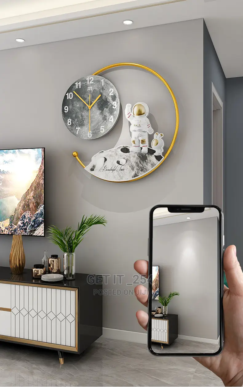 Nordic Astronout Fashion Wall Clock Modern Design