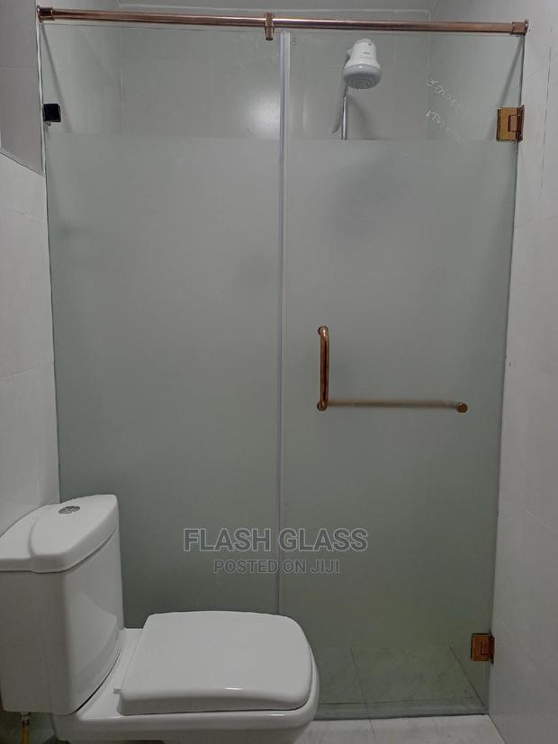 Inline Frameless Shower Cubicles - thumbnail 4