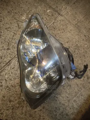 Toyota Crown 2005 Headlight