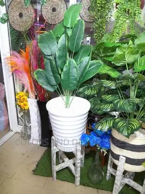Plant Artificial,Plastic Vase and Wooden Stand