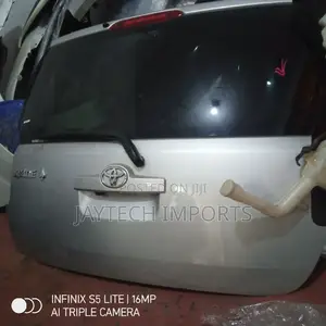 Toyota Spade Boot