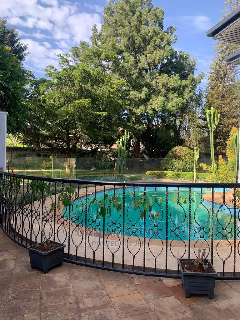 5bdrm Mansion in Nyari for sale