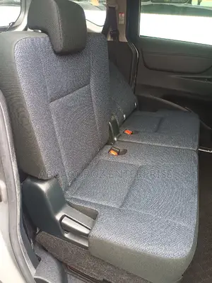Toyota Sienta 1.5 AWD (6-seater) 2016 Silver