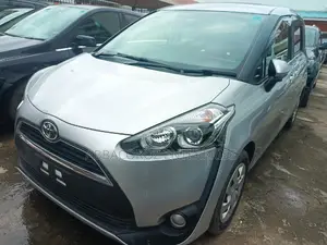 Toyota Sienta 1.5 AWD (6-seater) 2016 Silver