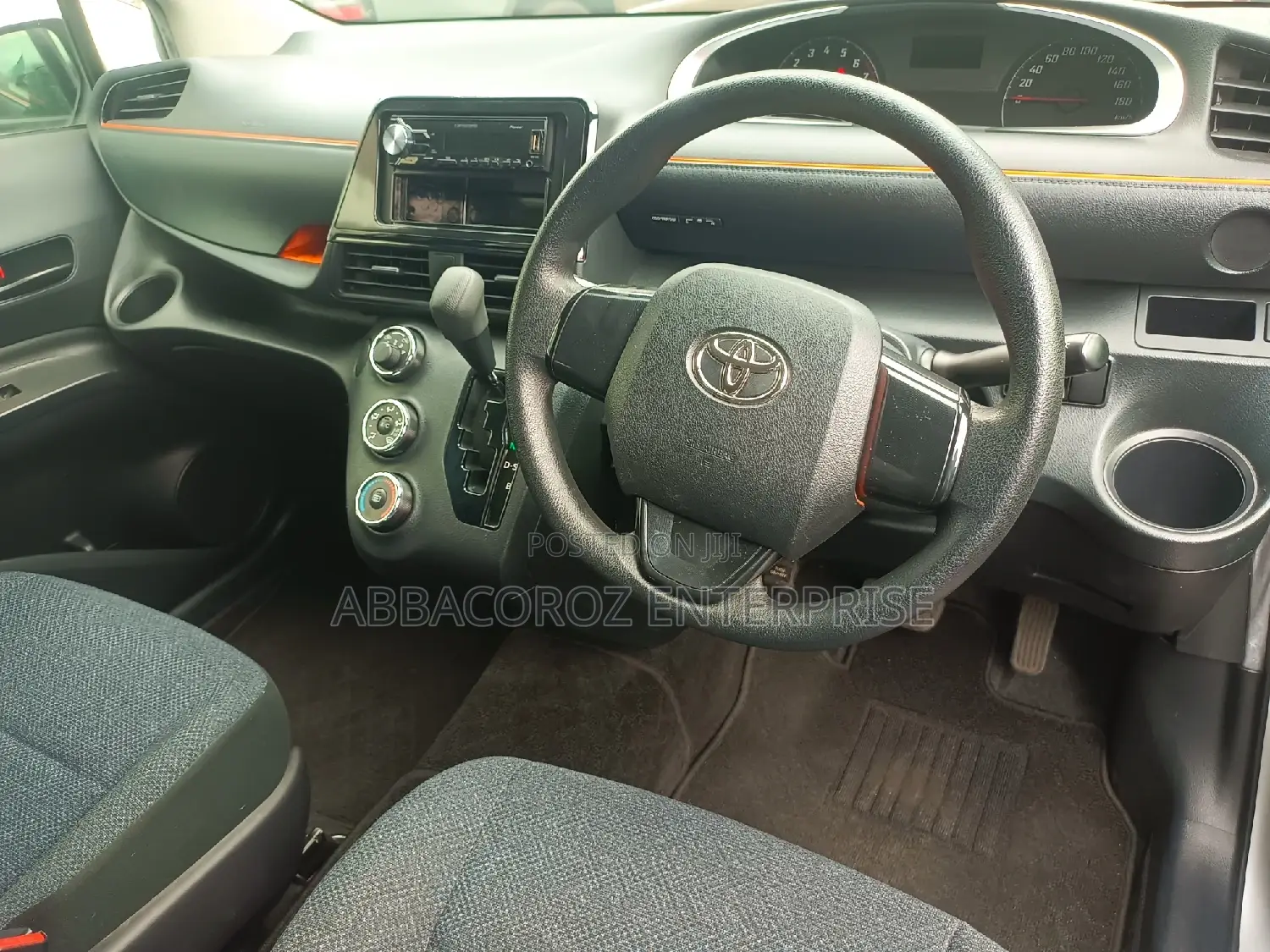 Toyota Sienta 1.5 AWD (6-seater) 2016 Silver