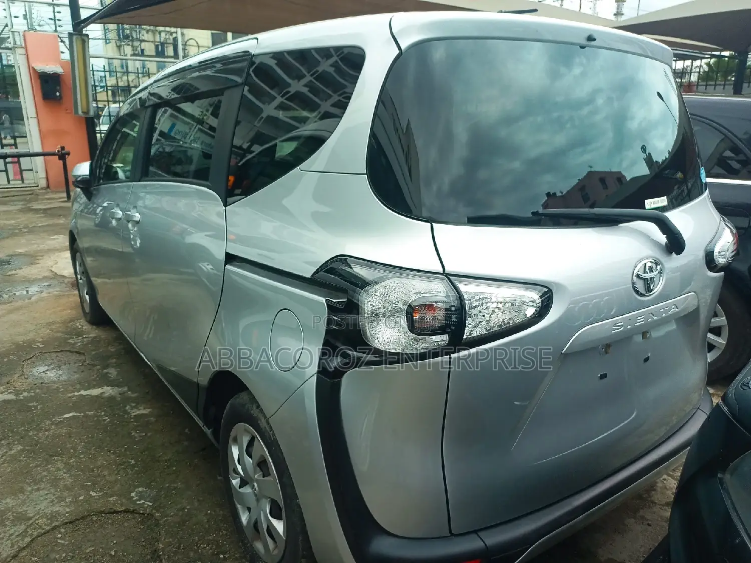Toyota Sienta 1.5 AWD (6-seater) 2016 Silver