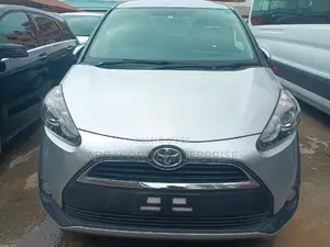 Toyota Sienta 1.5 AWD (6-seater) 2016 Silver