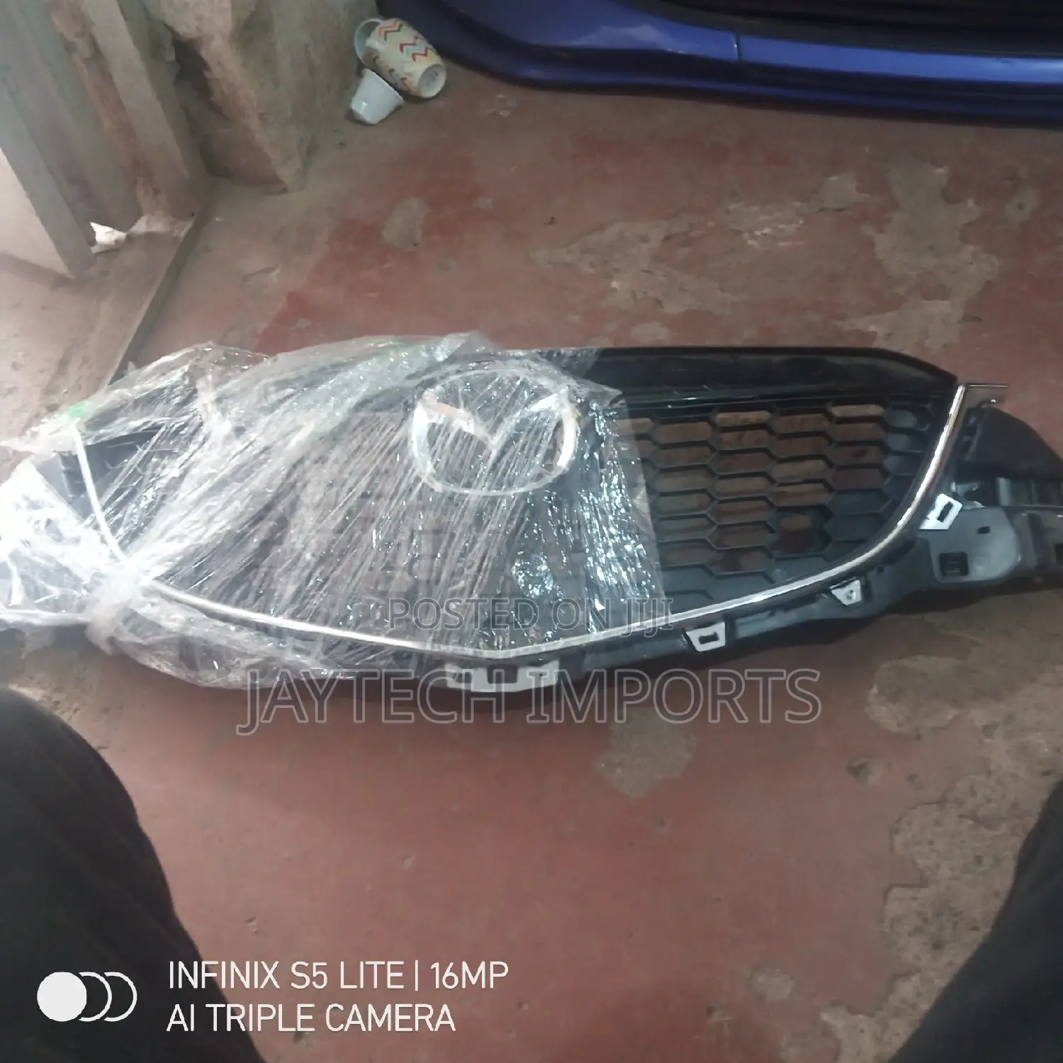 Mazda CX-5 2012 Grilles