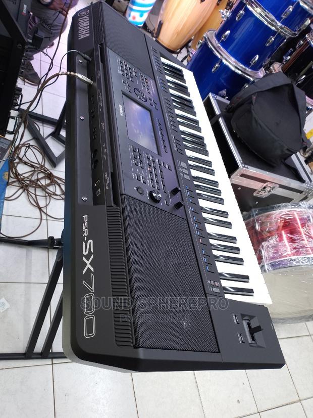 Yamaha PSR -700 Keyboard - main view