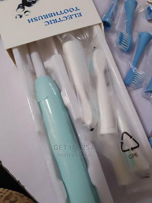 Electric Toothbrush With 3 Extra Heads - thumbnail 2