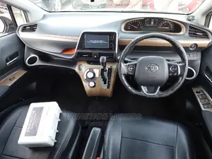 Toyota Sienta 1.5 FWD 2018 Pearl