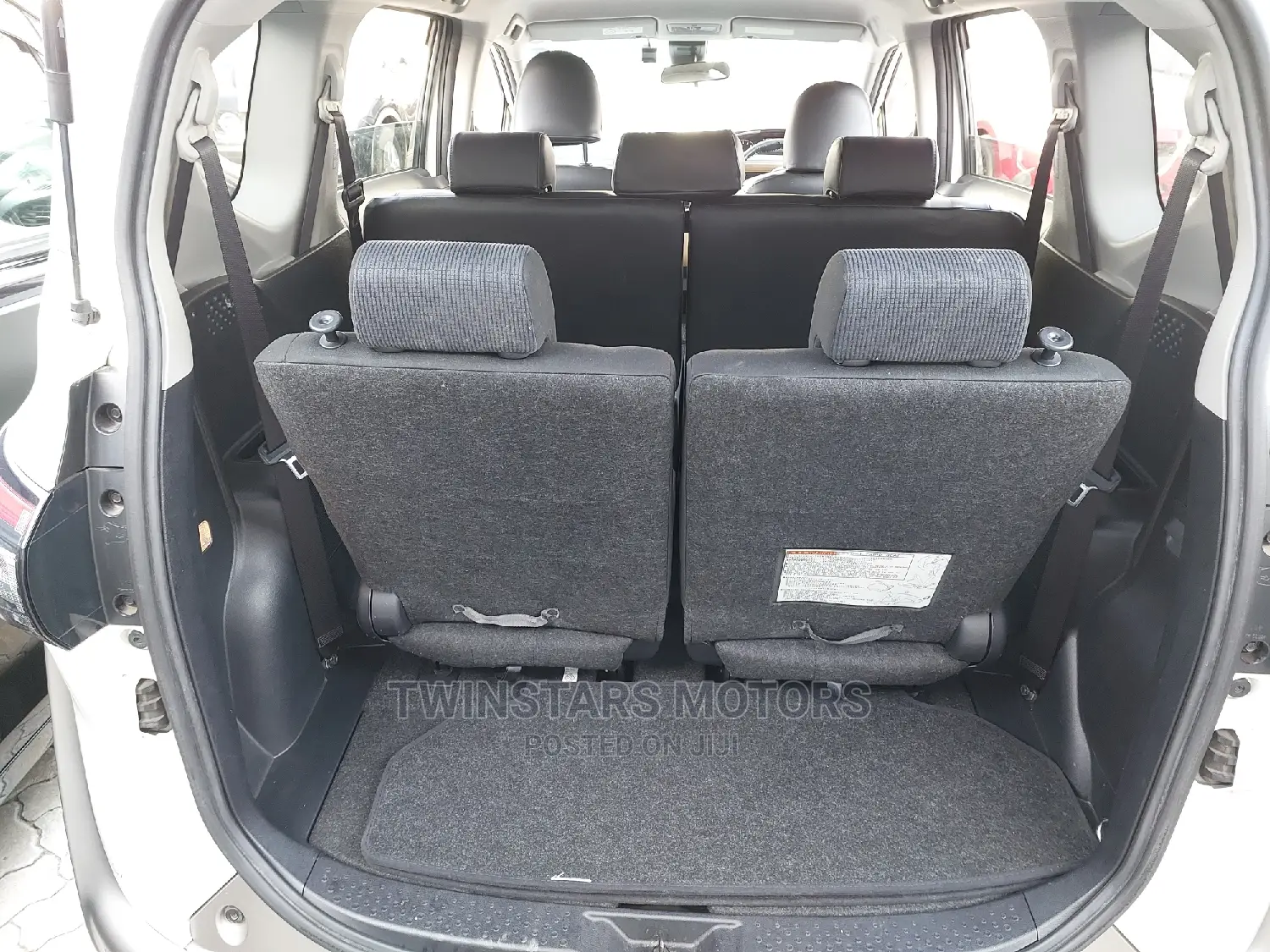 Toyota Sienta 1.5 FWD 2018 Pearl