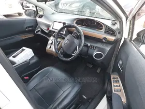 Toyota Sienta 1.5 FWD 2018 Pearl