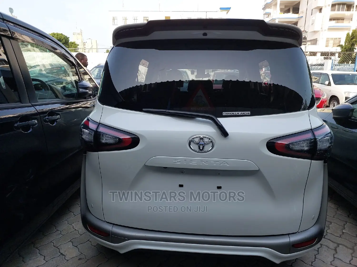 Toyota Sienta 1.5 FWD 2018 Pearl