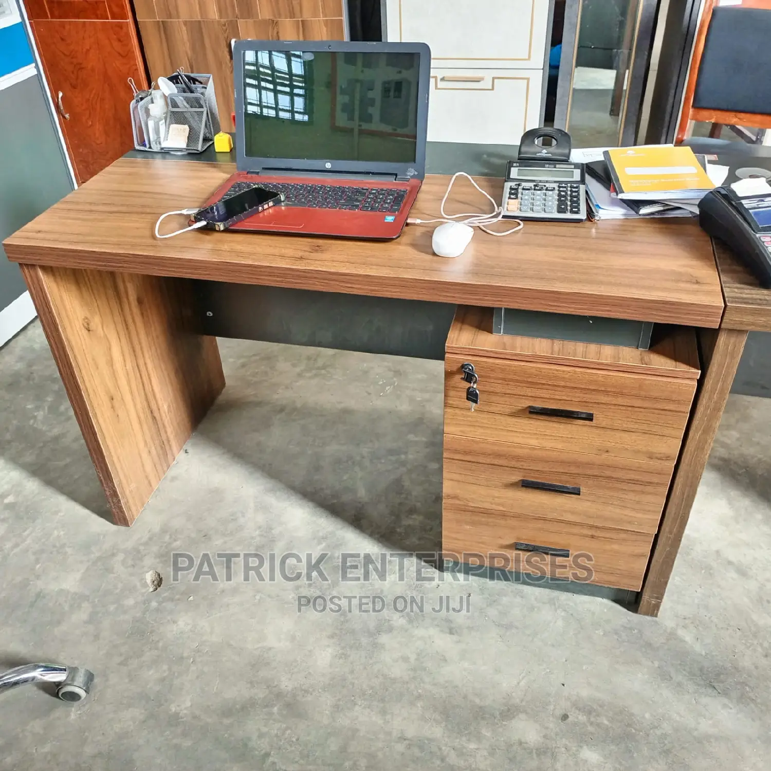 Executive Office Desk 1.4 MTRS