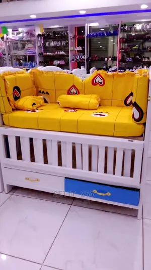 Baby Cot Bumpers Available in Different Colours