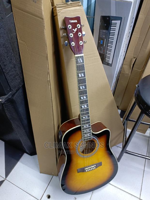 Semi Acoustic Yamaha Hqlty