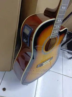 Semi Acoustic Yamaha Hqlty