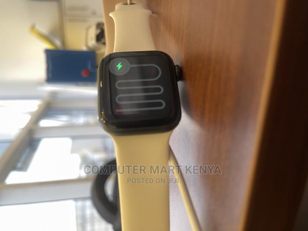 Apple Watch Series 7 41mm - main view