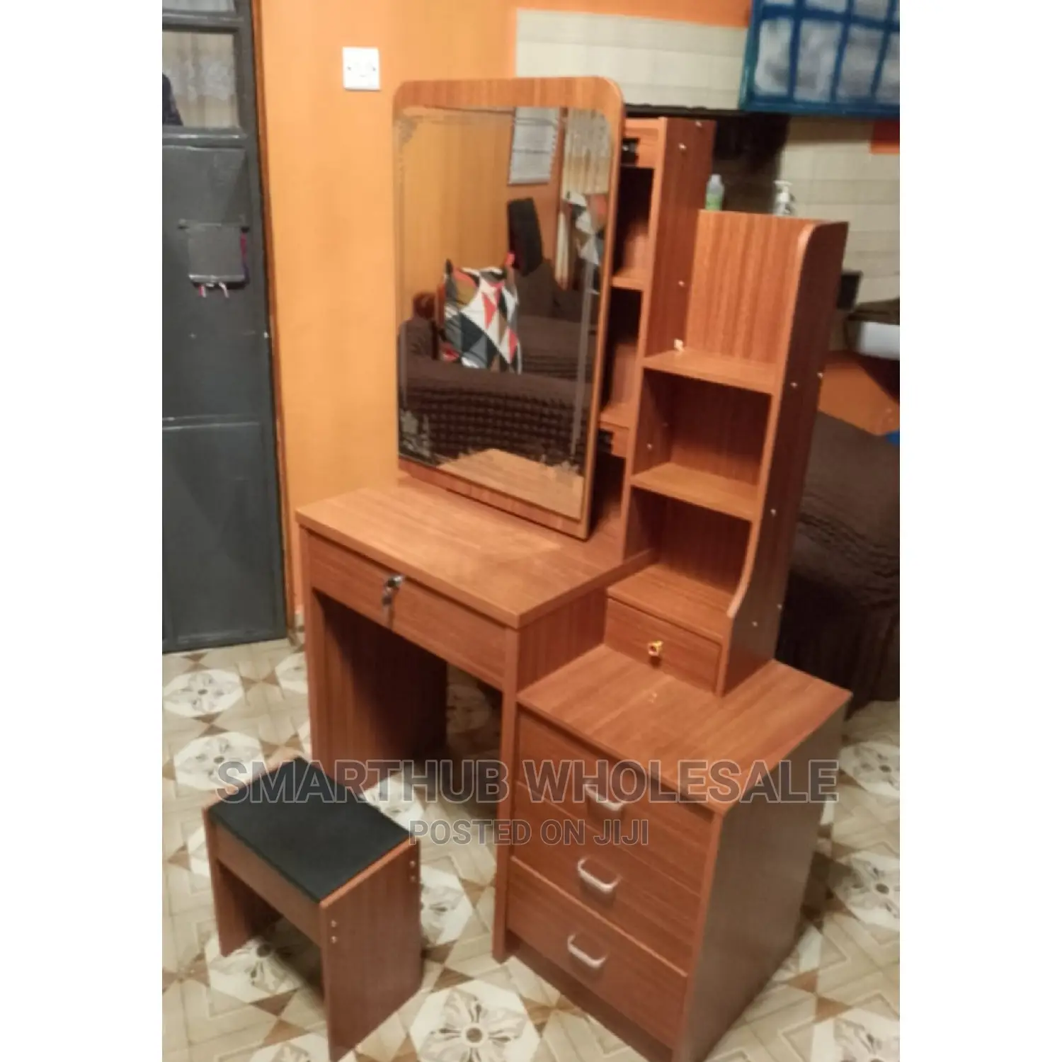 Dressing Table With Sliding Mirror Color Mahogany