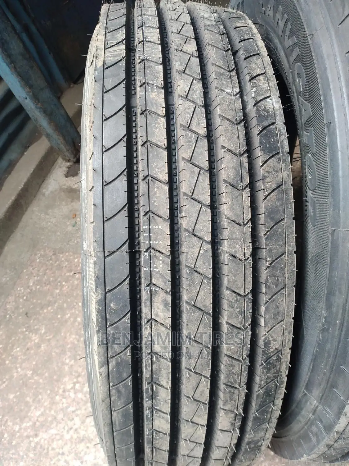 Lavigator Tires Sizes 265/70r19.5 Tubeles.
