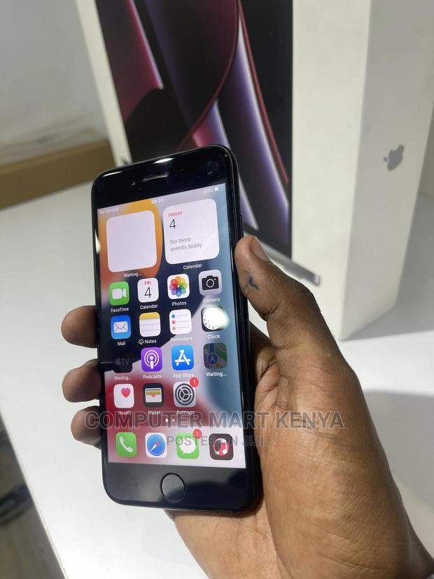 Apple iPhone 7 32 GB Black - main view