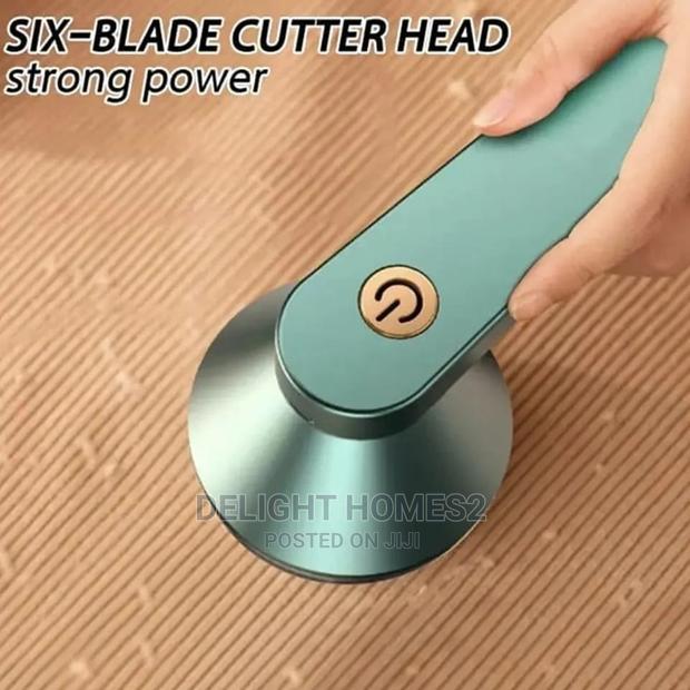 Rechargeable Lint Remover - thumbnail 3