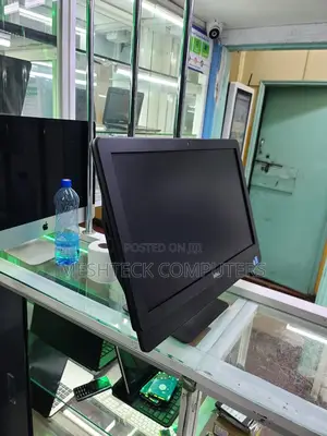 Dell 19 Inches Super Clean Monitor