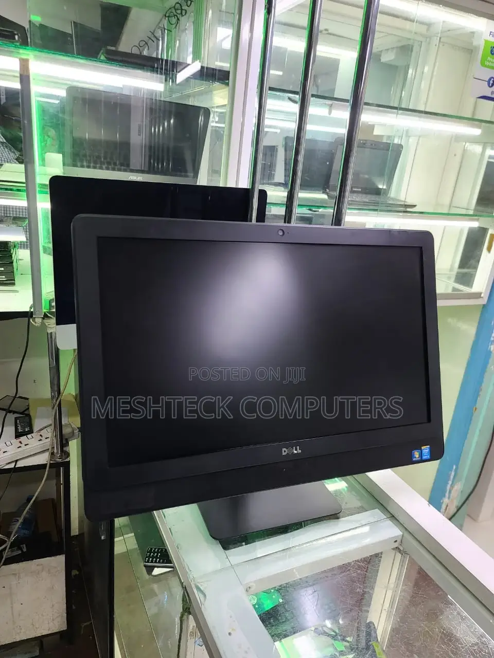 Dell 19 Inches Super Clean Monitor