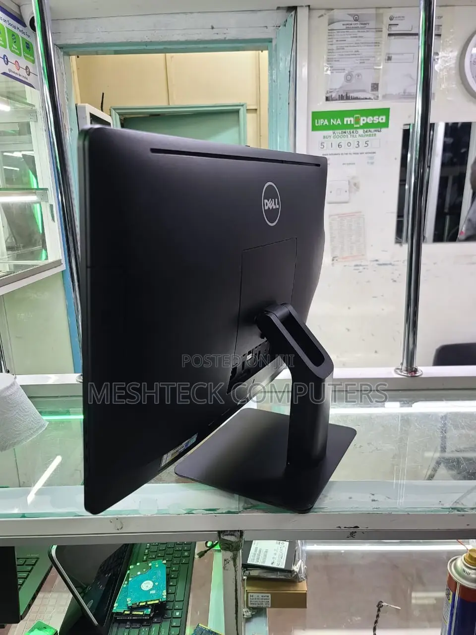 Dell 19 Inches Super Clean Monitor