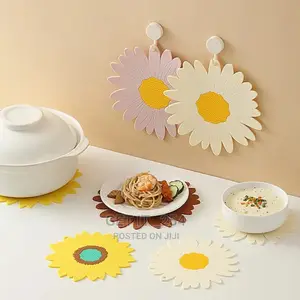 Daisy Shape Silicone Coaster Kitchen Table Heat Resistant