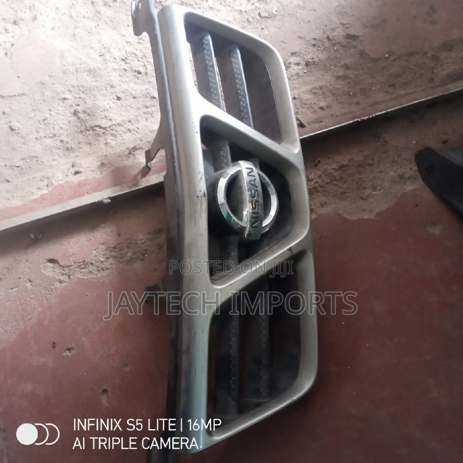 Nissan Grilles 2012