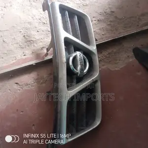 Nissan Grilles 2012