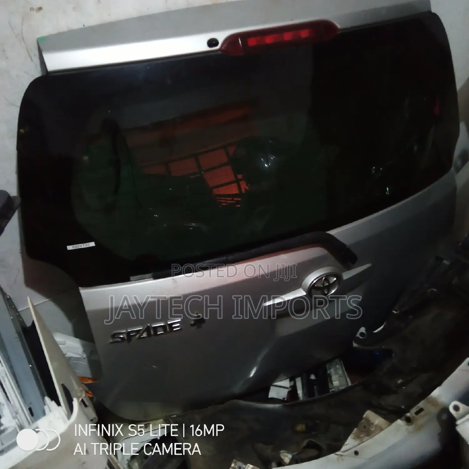 Toyota Spade Boot 2012