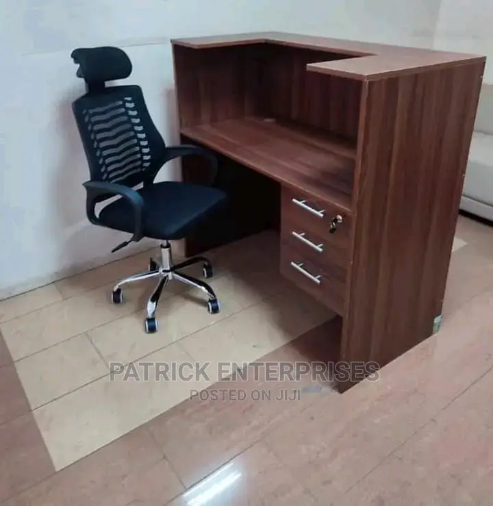 Reception Desk 1.4 MTRS Plus Headrest Office Chair