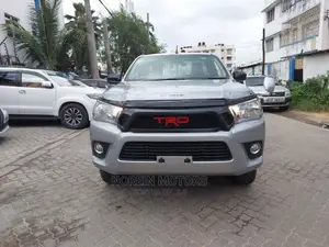 Toyota Hilux 2016 Gray