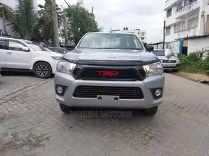 Toyota Hilux 2016 Gray